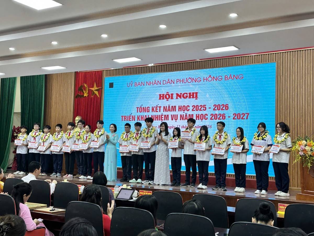 Hội nghị tổng kết năm học 2025-2026, triển khai nhiệm vụ năm học 2026-2027 của trường THPT Hồng Bàng