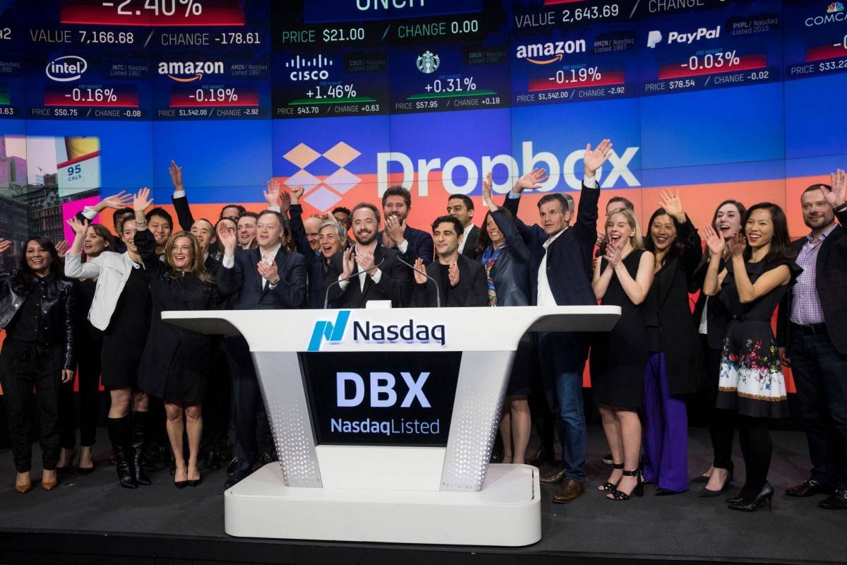 Dropbox chính thức niêm yết trên Nasdaq vào tháng 3/2018 với mức định giá khoảng 9,2 tỷ USD. Dropbox, nền tảng lưu trữ đám mây đạt doanh thu 2,55 tỷ đô la và lợi nhuận ròng 452 triệu đô la trong năm 2024, một trong những ví dụ hiếm hoi của ngành công nghệ