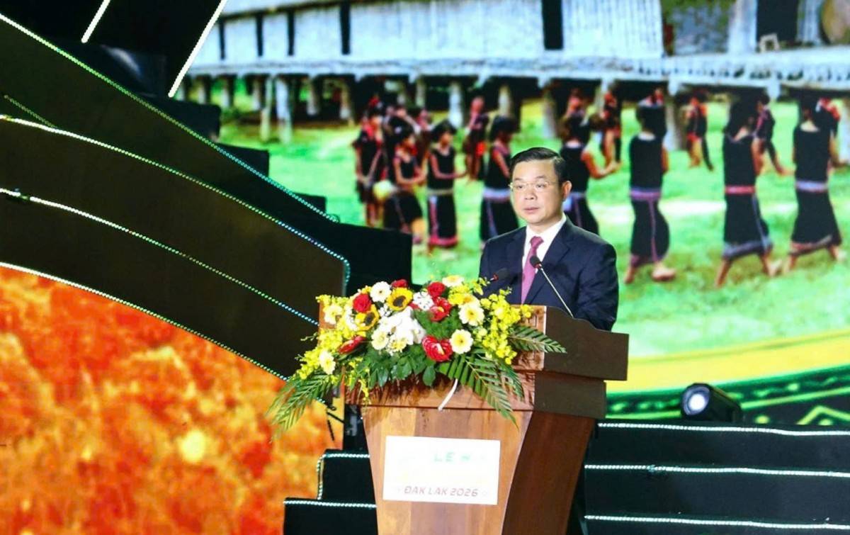 Ông Đỗ Hữu Huy, Chủ tịch UBND tỉnh Đắk Lắk phát biểu khai mạc Lễ hội Sầu riêng Đắk Lắk năm 2026.  