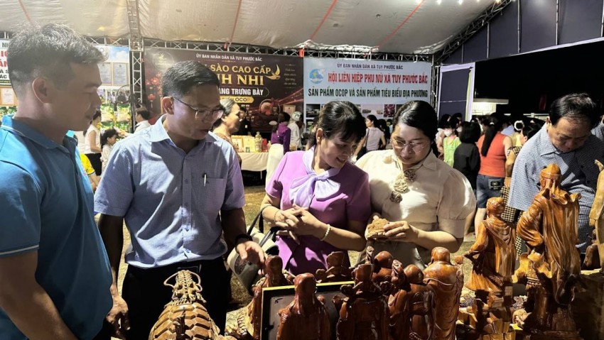 Một phiên chợ chỉ diễn ra trong hai ngày, nhưng giá trị lớn nhất không nằm ở doanh số bán hàng trong thời gian sự kiện mà ở những mối liên kết được hình thành sau đó.