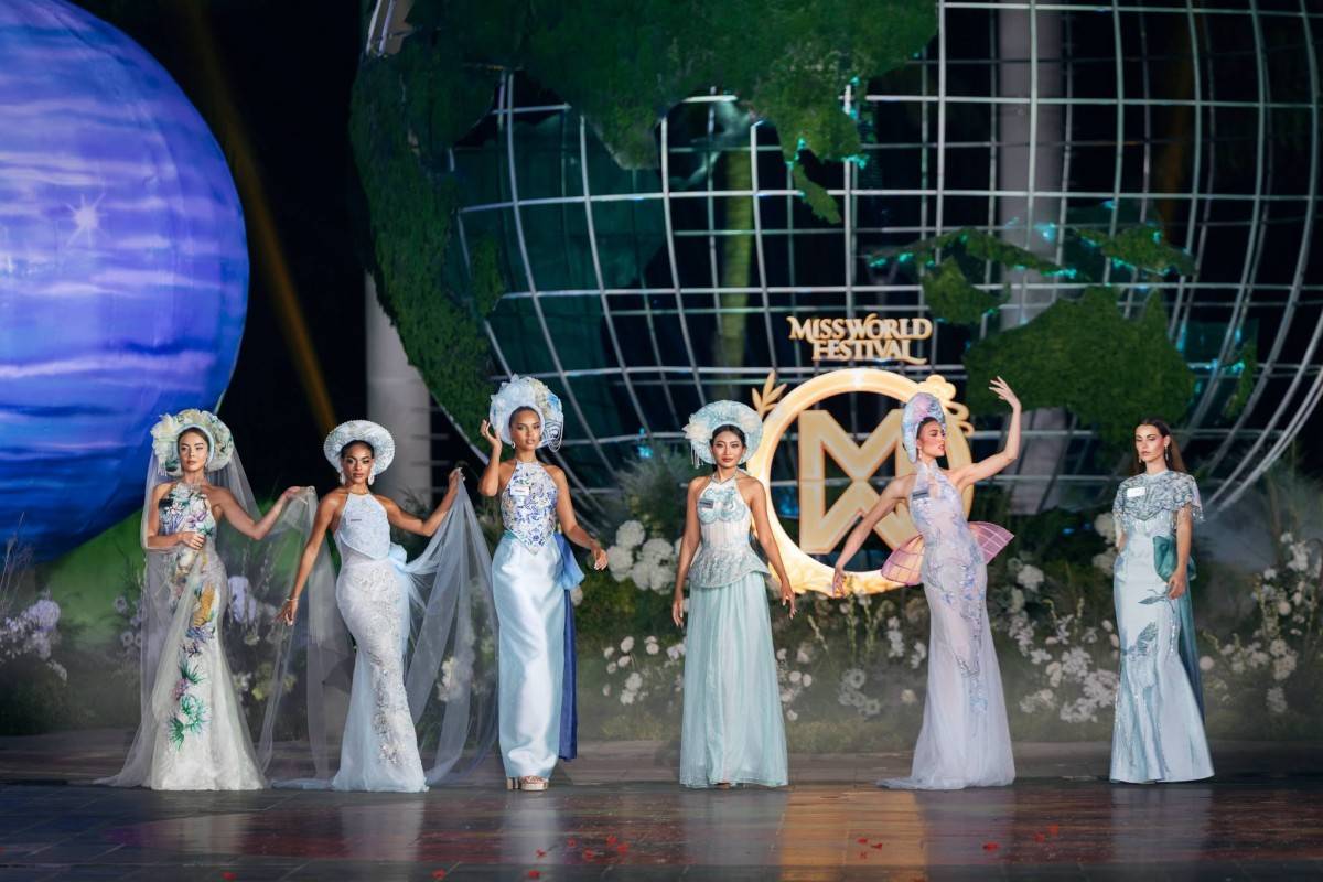 111 thí sinh Miss World trình diễn giữa không gian biển Đồ Sơn