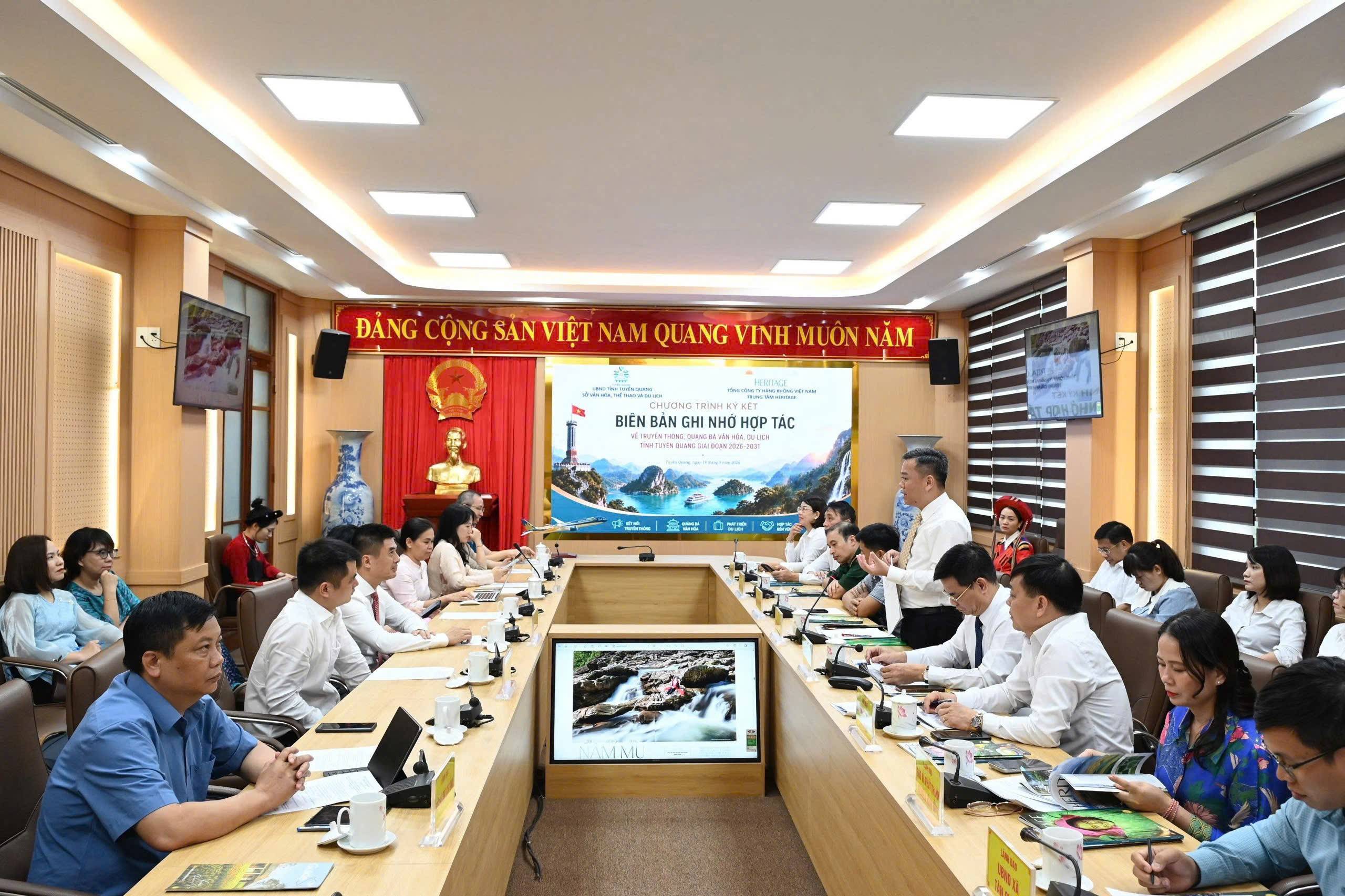 Tuyên Quang mở rộng quảng bá văn hóa, du lịch trên hệ sinh thái Vietnam Airlines