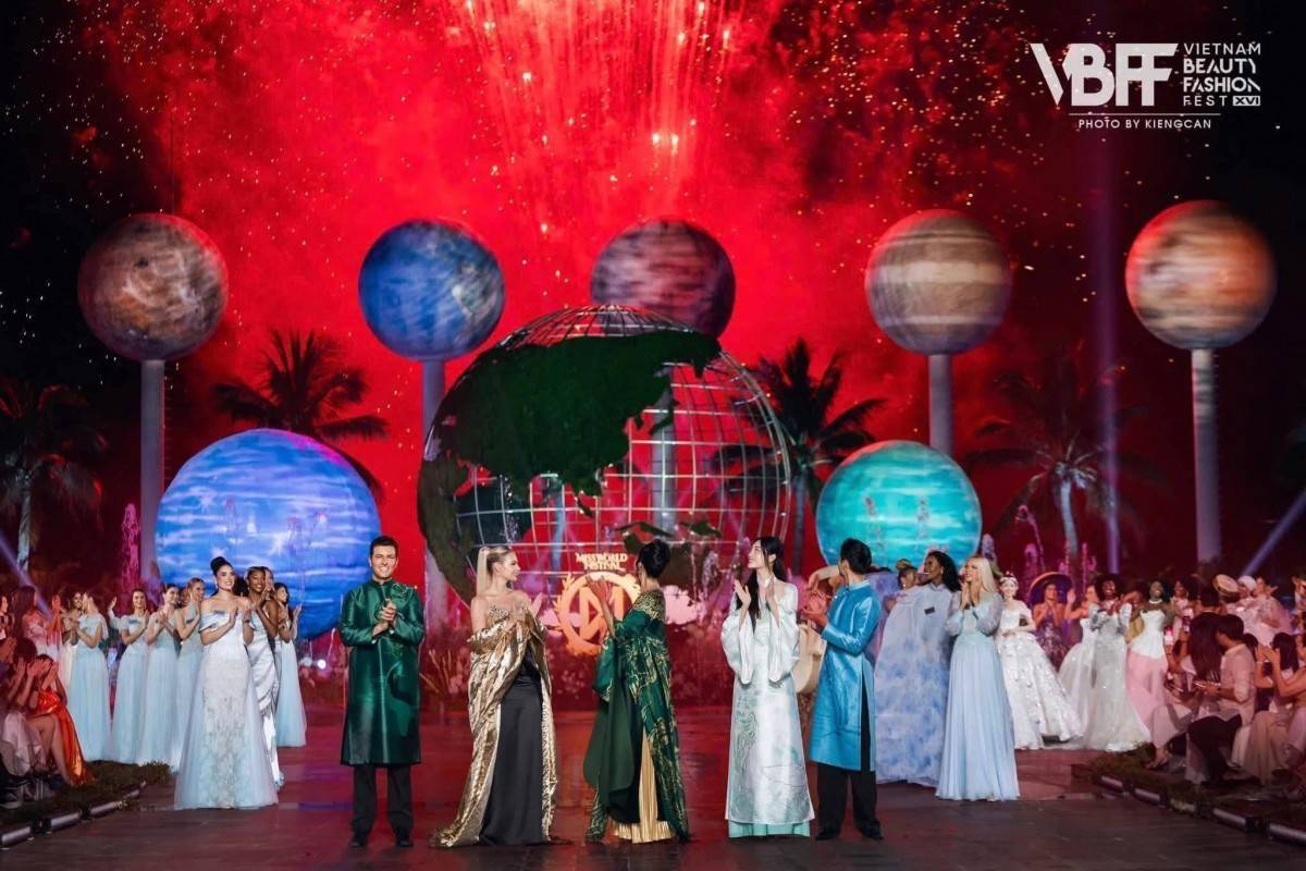 111 thí sinh Miss World trình diễn giữa không gian biển Đồ Sơn
