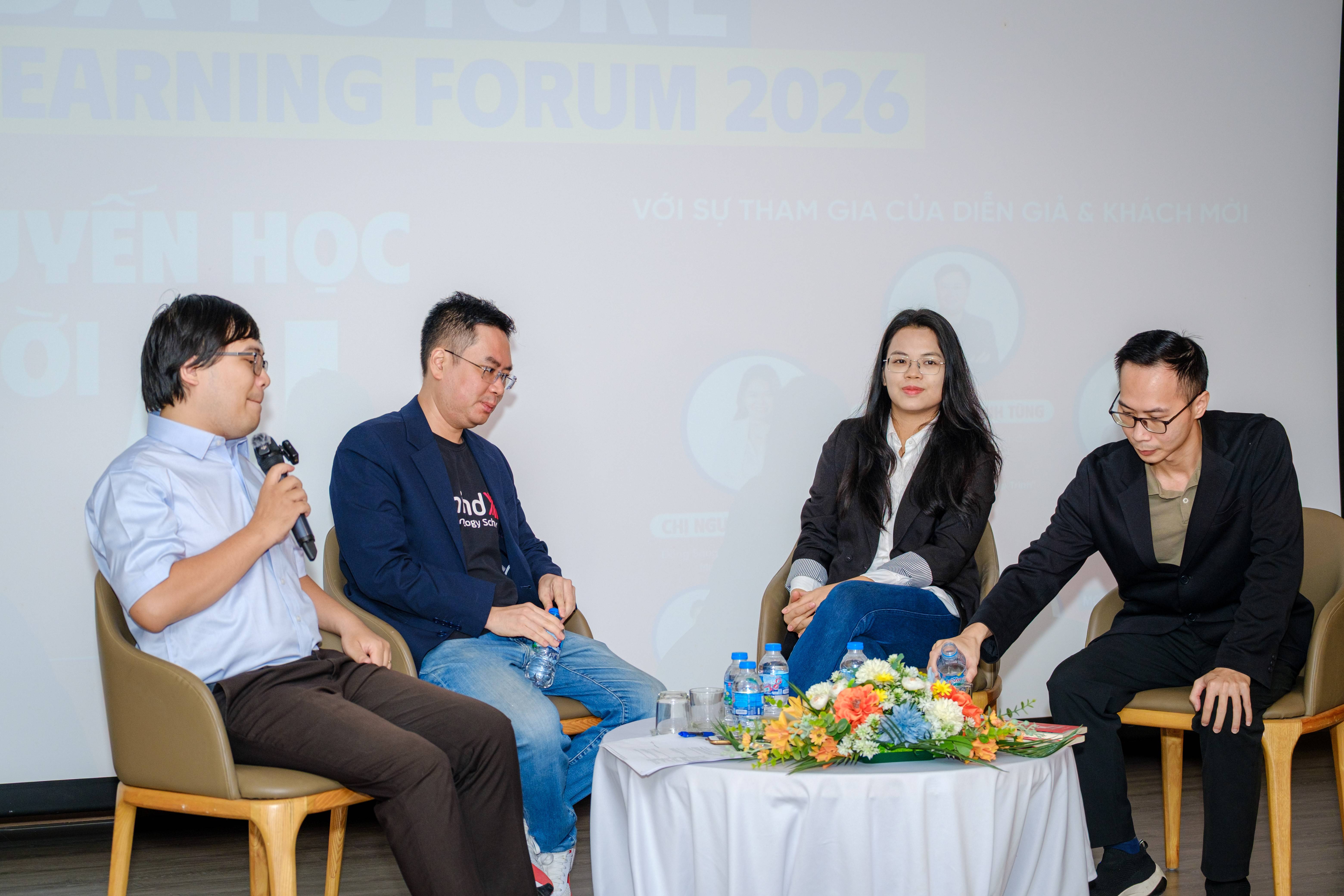 Giáo dục thời AI: Không chỉ dạy trẻ cách dùng công nghệ
