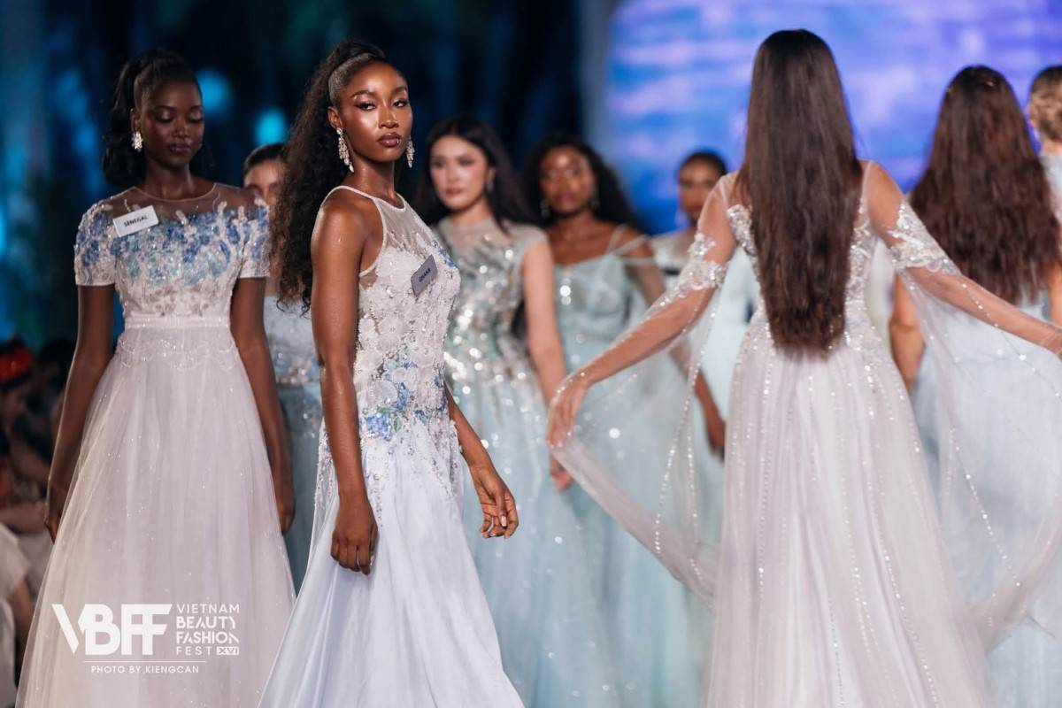 111 thí sinh Miss World trình diễn giữa không gian biển Đồ Sơn
