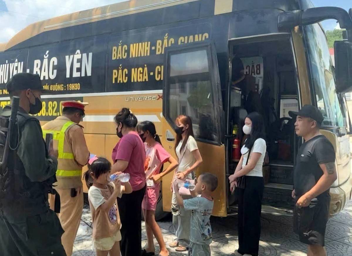 Phú Thọ: Xe khách chở quá 48 người, doanh nghiệp đối mặt mức phạt 99 triệu đồng