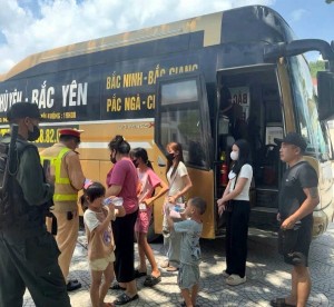Phú Thọ: Xe khách chở quá 48 người, doanh nghiệp đối mặt mức phạt 99 triệu đồng