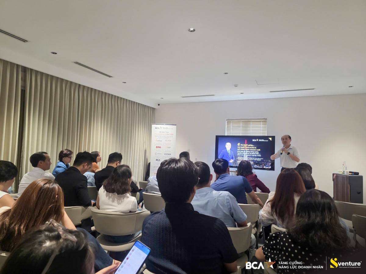 Không gian chia sẻ và trao đổi tại chương trình, tập trung vào năng lực doanh nhân, quản trị và hành trình phát triển doanh nghiệp.