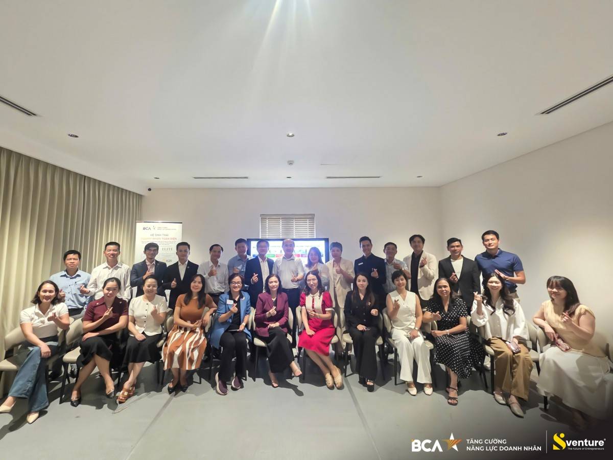 Các doanh nhân, nhà sáng lập và khách mời tham gia hoạt động kết nối trong khuôn khổ chương trình của SVenture tại Đà Nẵng.