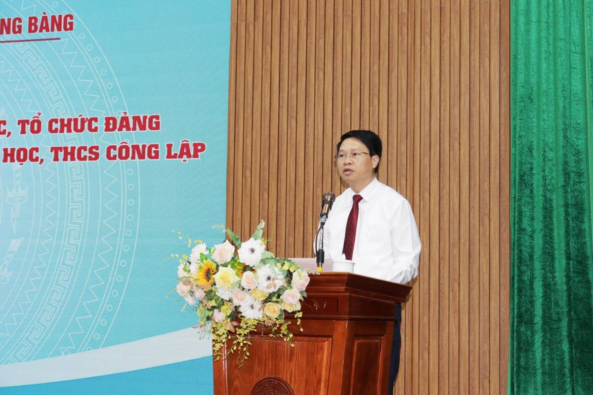 Đồng chí Nguyễn Văn Tuấn, Bí thư Đảng ủy phát biểu chỉ đạo tại Hội nghị.