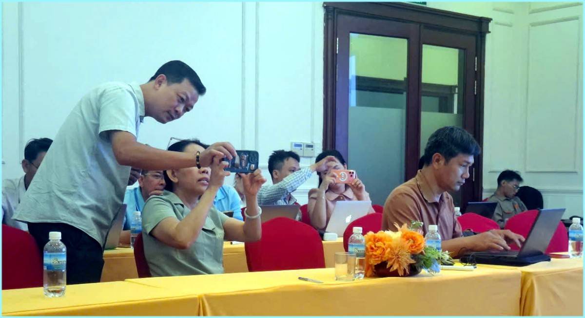 40 nhà báo tập huấn sản xuất ảnh báo chí đa nền tảng tại Khánh Hòa