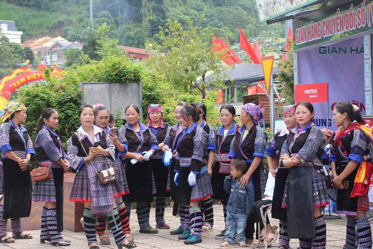 Lào Cai: Mù Cang Chải gọi mùa vàng, hẹn du khách giữa sắc lúa và tiếng khèn