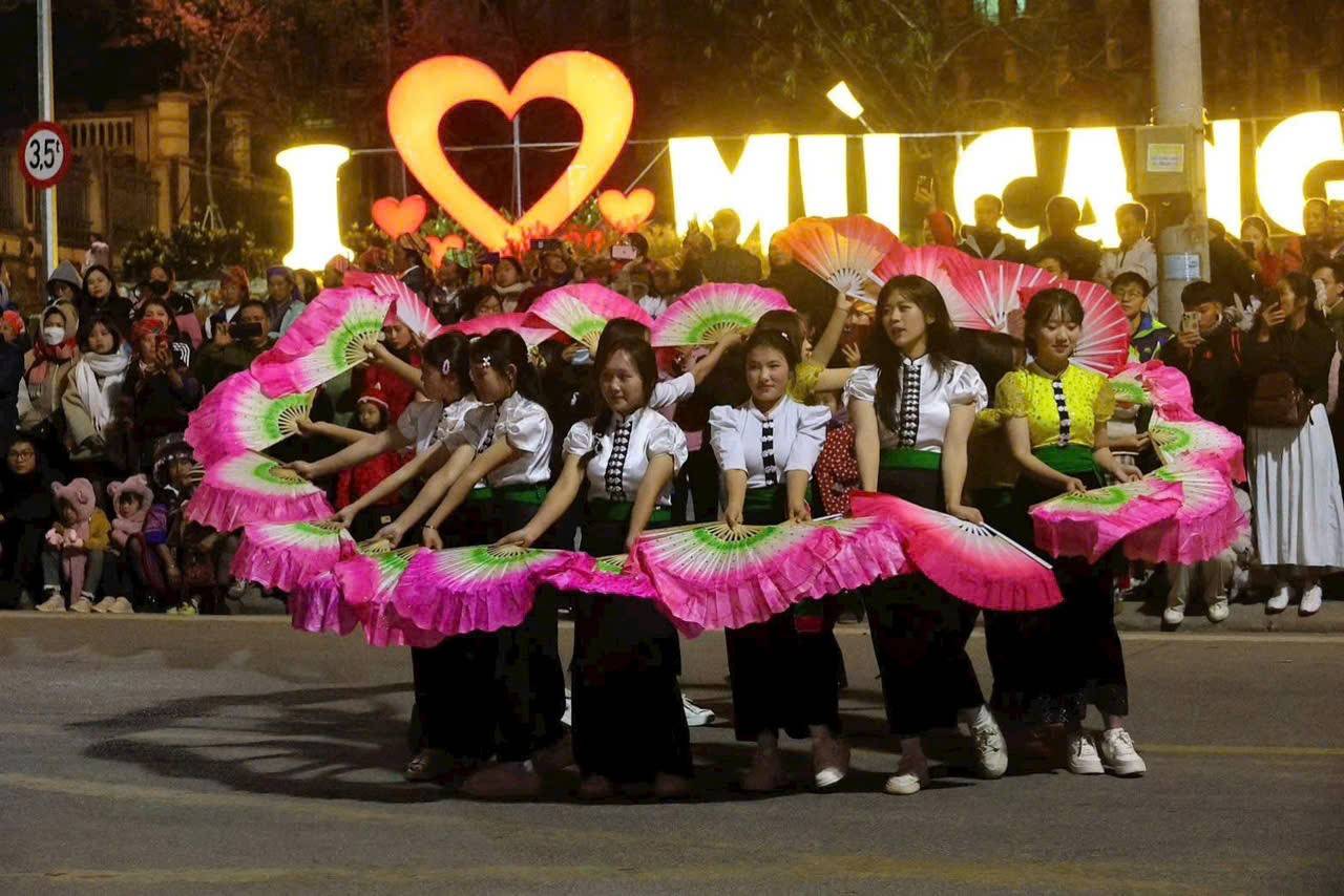 Lào Cai: Mù Cang Chải gọi mùa vàng, hẹn du khách giữa sắc lúa và tiếng khèn