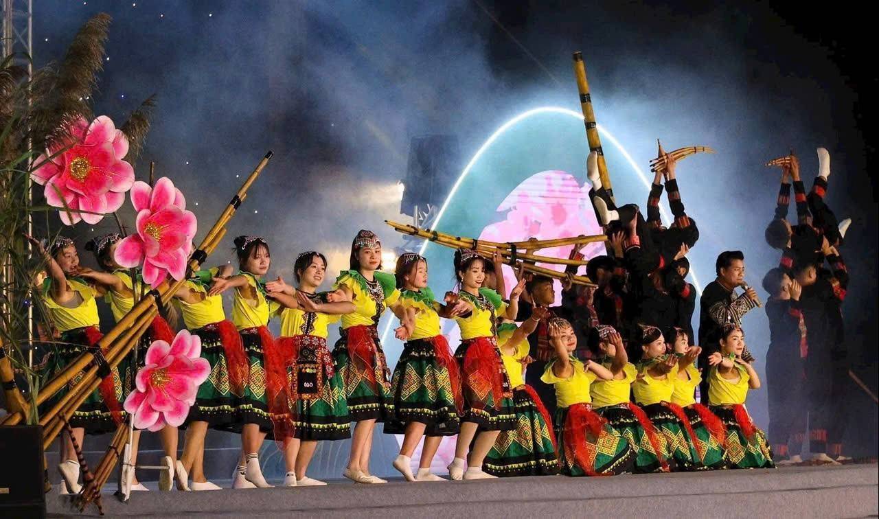 Lào Cai: Mù Cang Chải gọi mùa vàng, hẹn du khách giữa sắc lúa và tiếng khèn