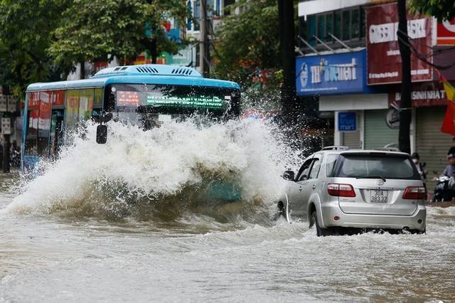 Hà Nội có thể cấm đường khi ngập trên 30cm, chuẩn bị 4 cấp độ ứng phó