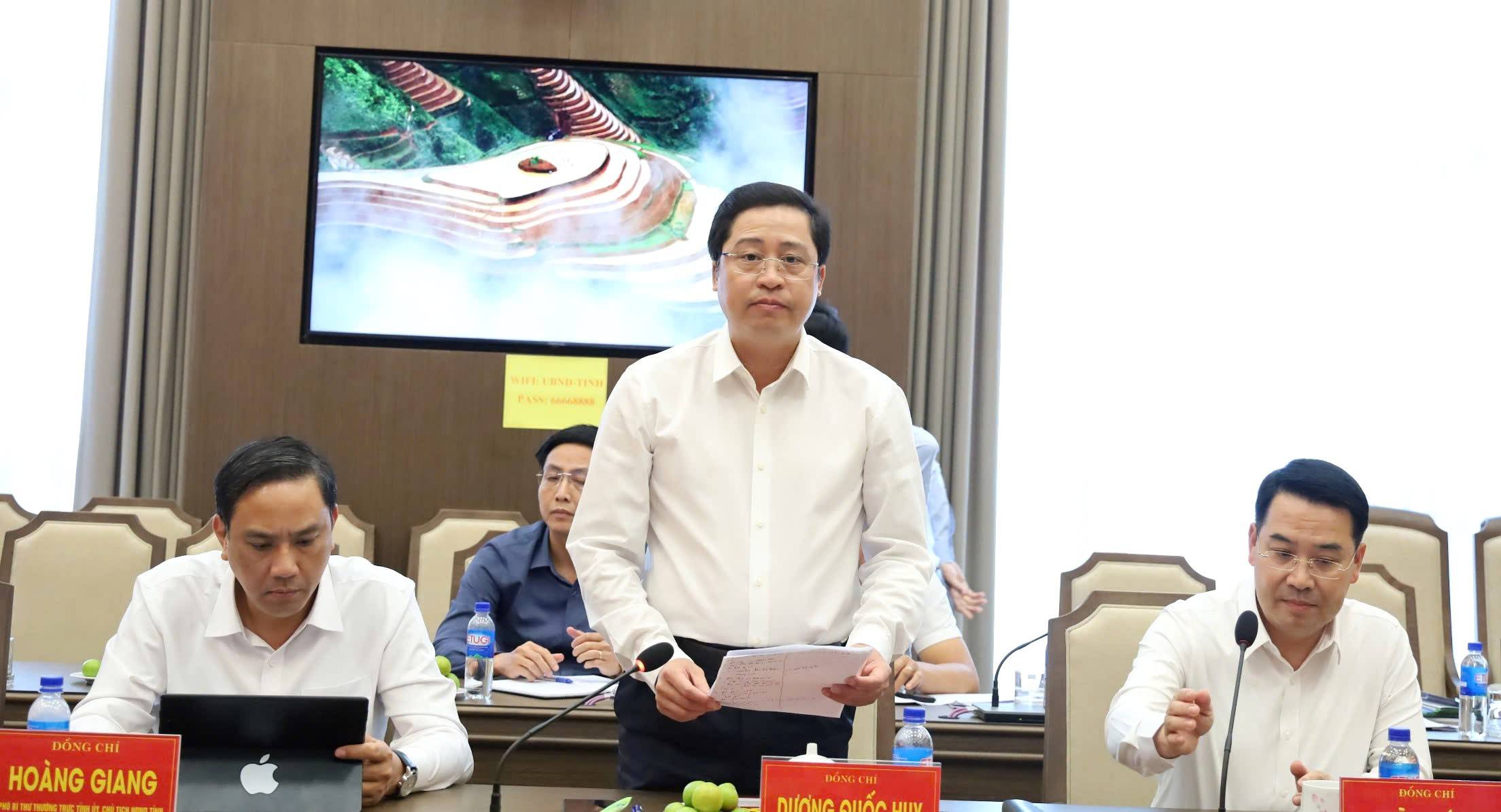 Dương Quốc Huy - Ủy viên Ban Chấp hành Trung ương Đảng, Bí thư Tỉnh ủy phát biểu tại buổi làm việc