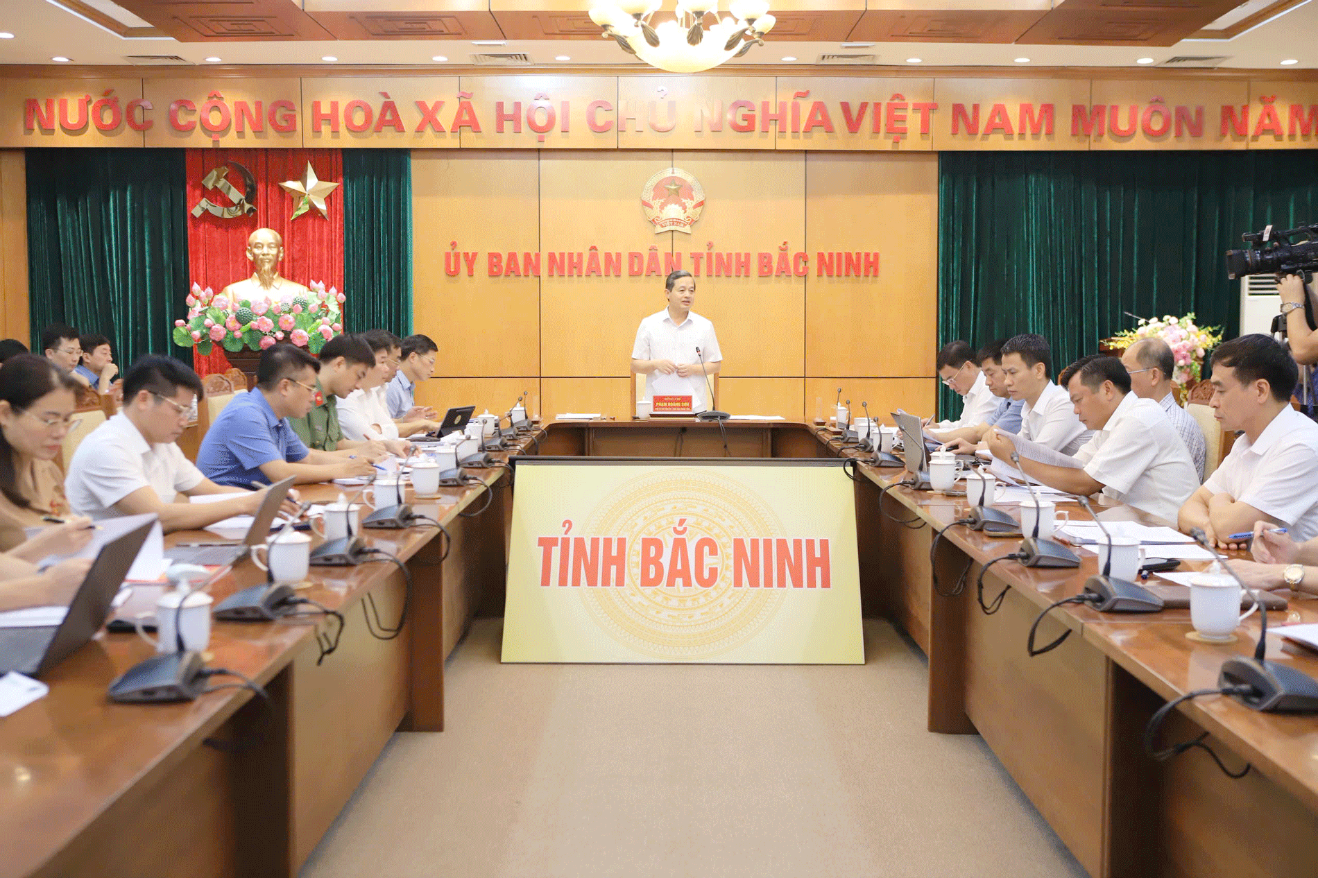 Quang cảnh Hội nghị rà soát, đánh giá những khó khăn, vướng mắc trong triển khai các dự án đất đai trên địa bàn tỉnh.