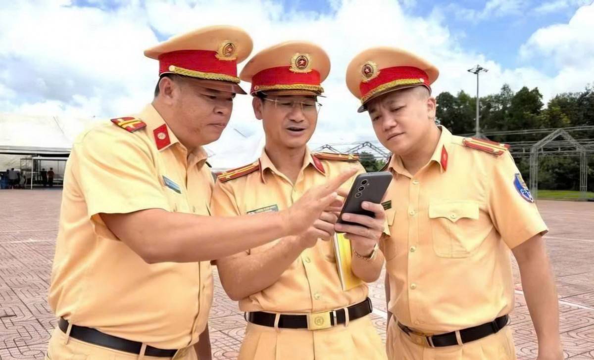 Lãnh đạo, chỉ huy Phòng CSGT Công an tỉnh Đắk Lắk khảo sát các điểm diễn ra các chương trình của Lễ hội Sầu riêng năm 2026 để xây dựng phương án bảo đảm TTATGT. (Ảnh: Phòng CSGT tỉnh Đắk Lắk)