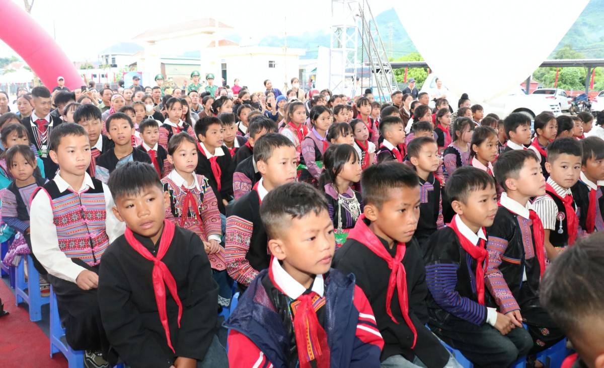 Sơn La khánh thành hai trường nội trú liên cấp vùng biên
