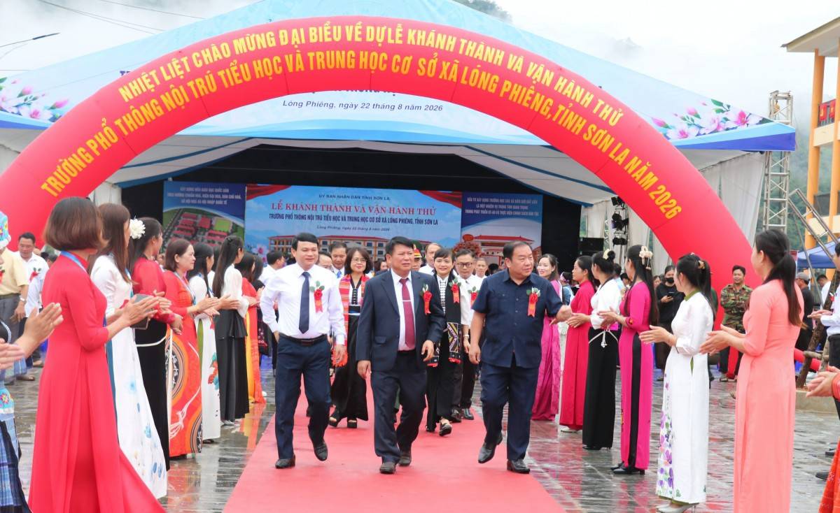 Sơn La khánh thành hai trường nội trú liên cấp vùng biên