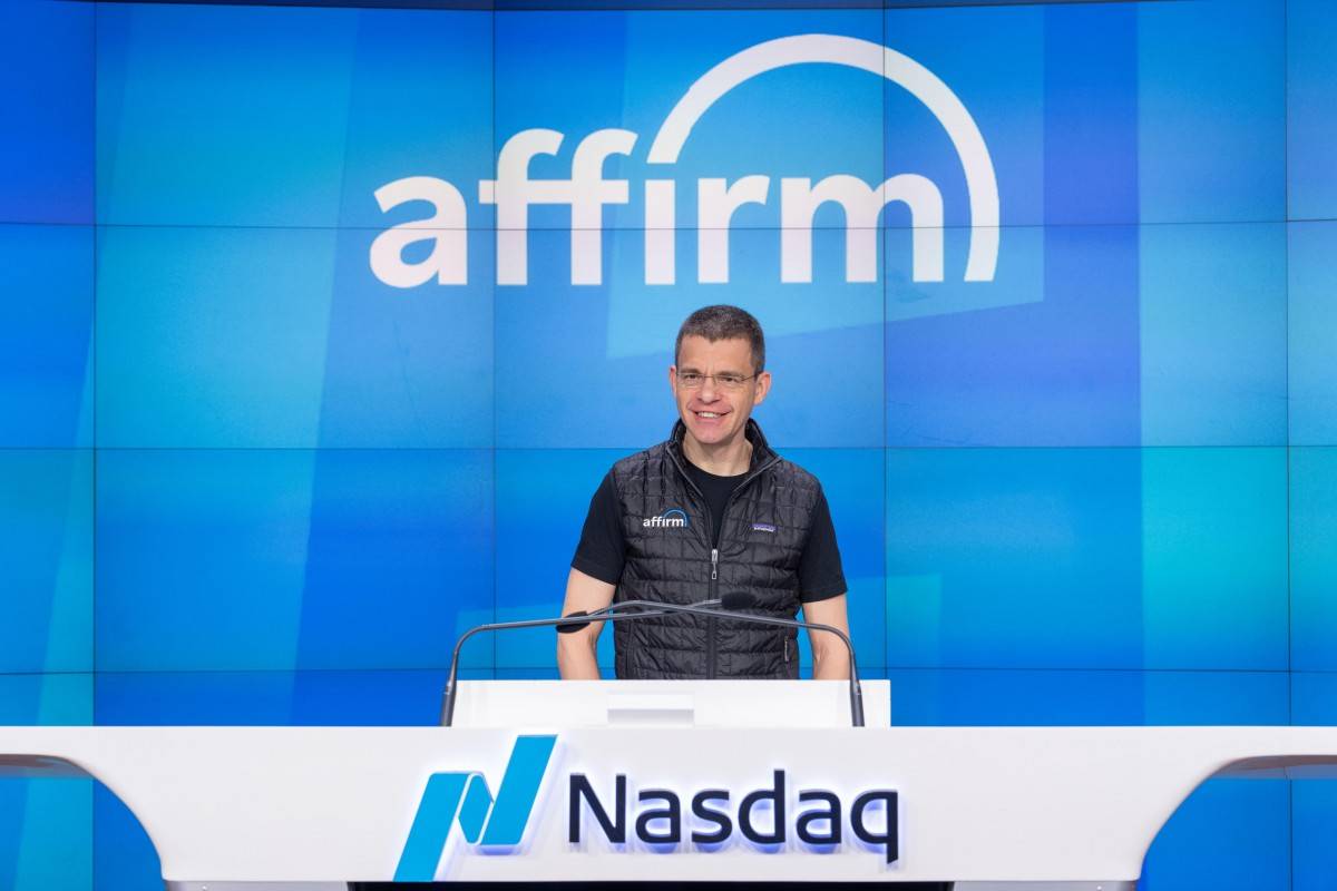 Max Levchin xuất hiện tại Nasdaq, nơi Affirm chính thức giao dịch công khai, đánh dấu một cột mốc quan trọng trong hành trình xây dựng đế chế fintech của ông.