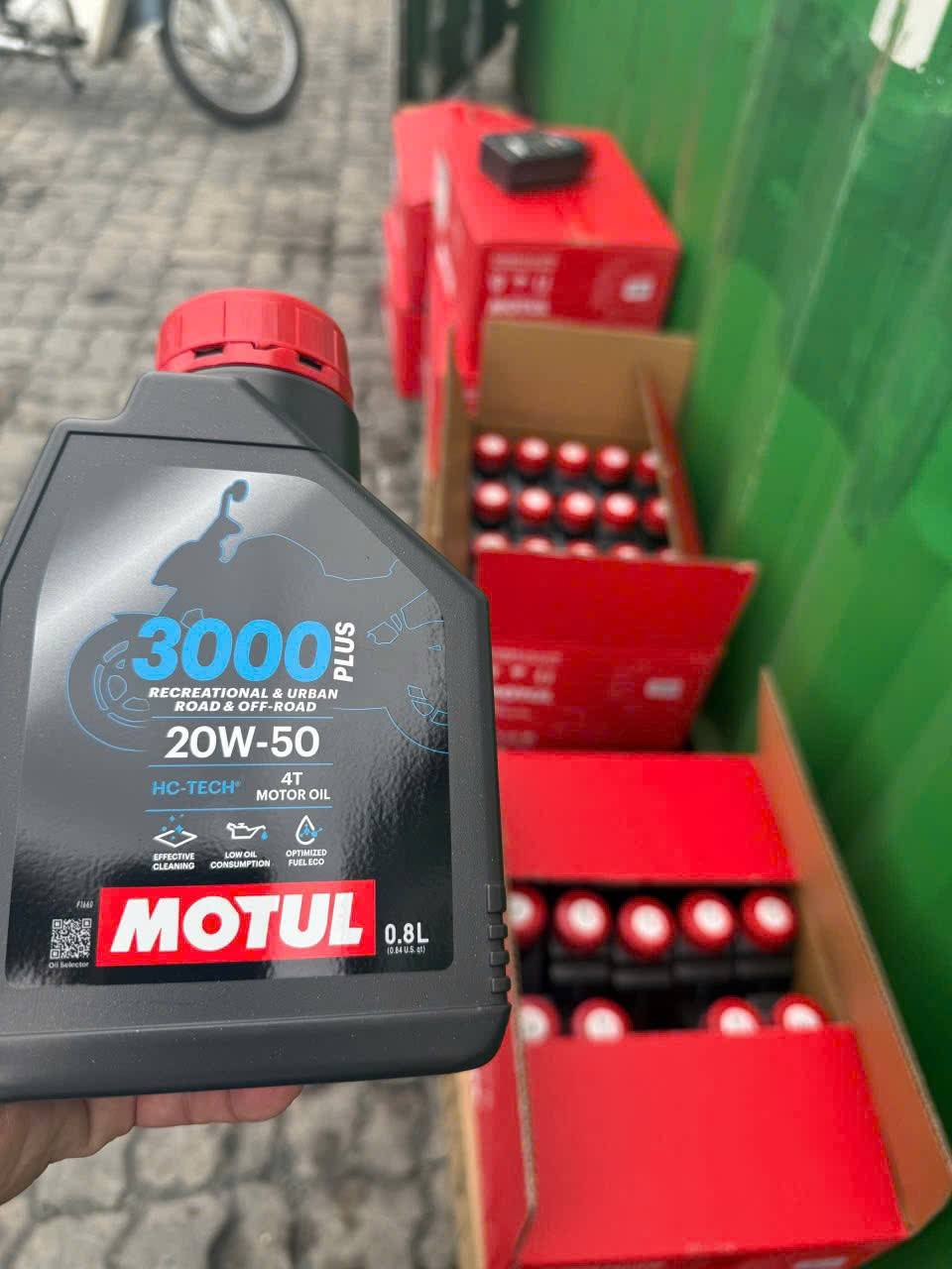 Hải quan phát hiện 16.000 hộp dầu nhớt giả nhãn hiệu MOTUL tại cảng biển TP. Hồ Chí Minh