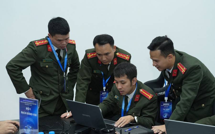Việc ban hành Nghị định trước hết xuất phát từ yêu cầu cụ thể hóa các chủ trương lớn của Đảng về bảo vệ an ninh quốc gia, phát triển khoa học – công nghệ, đổi mới sáng tạo và chuyển đổi số quốc gia. Trong đó, việc xây dựng lực lượng bảo vệ an ninh mạng theo hướng chính quy, hiện đại, có khả năng tác chiến và ứng phó hiệu quả trong không gian mạng được xác định là nhiệm vụ trọng tâm.