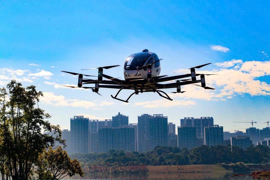 thành phố đặt mục tiêu làm chủ và từng bước hoàn thiện ít nhất 10 công nghệ lõi và 20 công nghệ nền tảng phục vụ thiết bị bay không người lái và kinh tế tầm thấp.