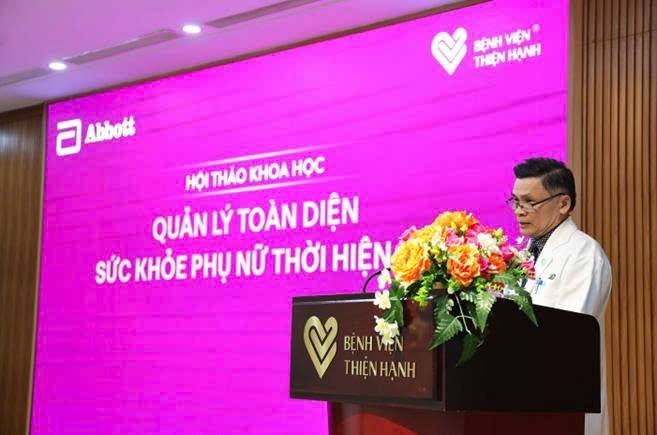  BSCKII Nguyễn Quang Hùng - Trưởng khoa Phụ sản, Bệnh viện đa khoa Thiện Hạnh phát biểu tại hội thảo.