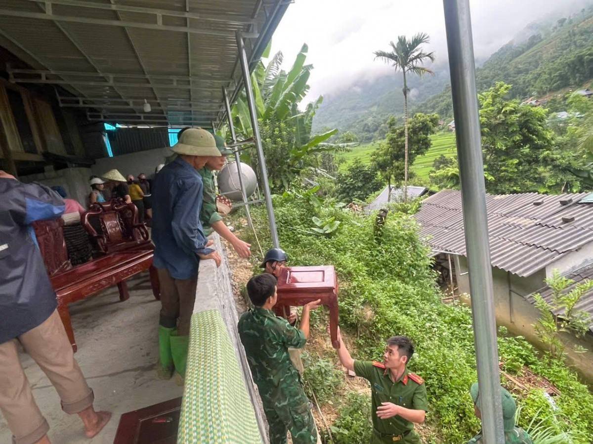 Thanh Hóa: Khẩn trương sơ tán gần 200 hộ dân ra khỏi vùng nguy hiểm do mưa lớn kéo dài