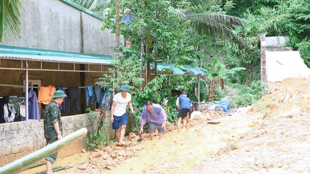 Thanh Hóa: Khẩn trương sơ tán gần 200 hộ dân ra khỏi vùng nguy hiểm do mưa lớn kéo dài