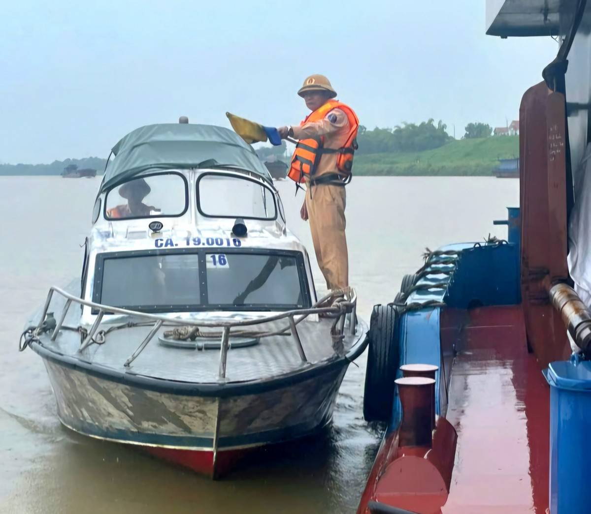 Mưa lũ dâng cao, Phú Thọ chủ động đảm bảo an toàn đường thủy