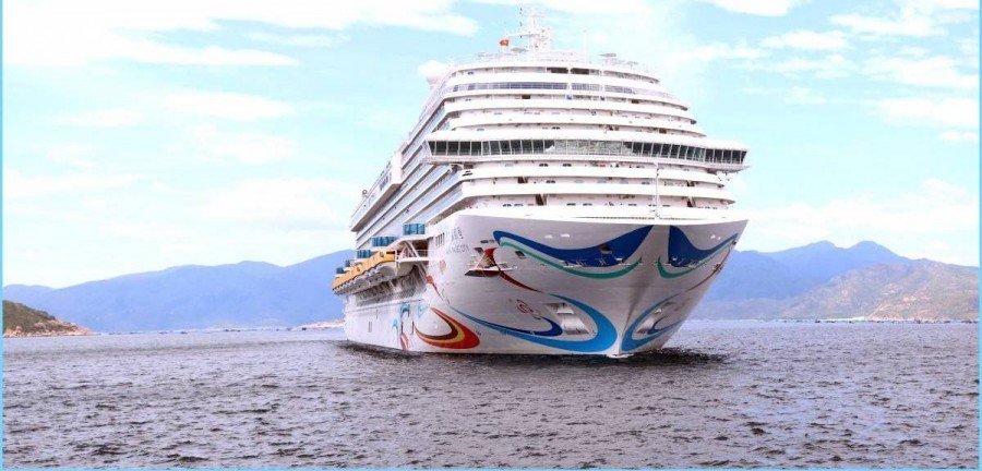 Tàu Adora Magic City đưa 4.000 du khách Trung Quốc đến Khánh Hòa