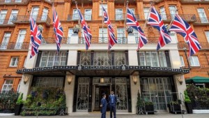 Anh rà soát cách tính thuế kinh doanh với quán rượu, khách sạn