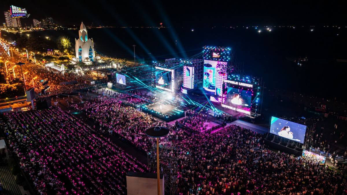 Đại nhạc hội Mega Booming - Charmora City tại Nha Trang tháng 6 vừa qua thu hút gần 30.000 khán giả.