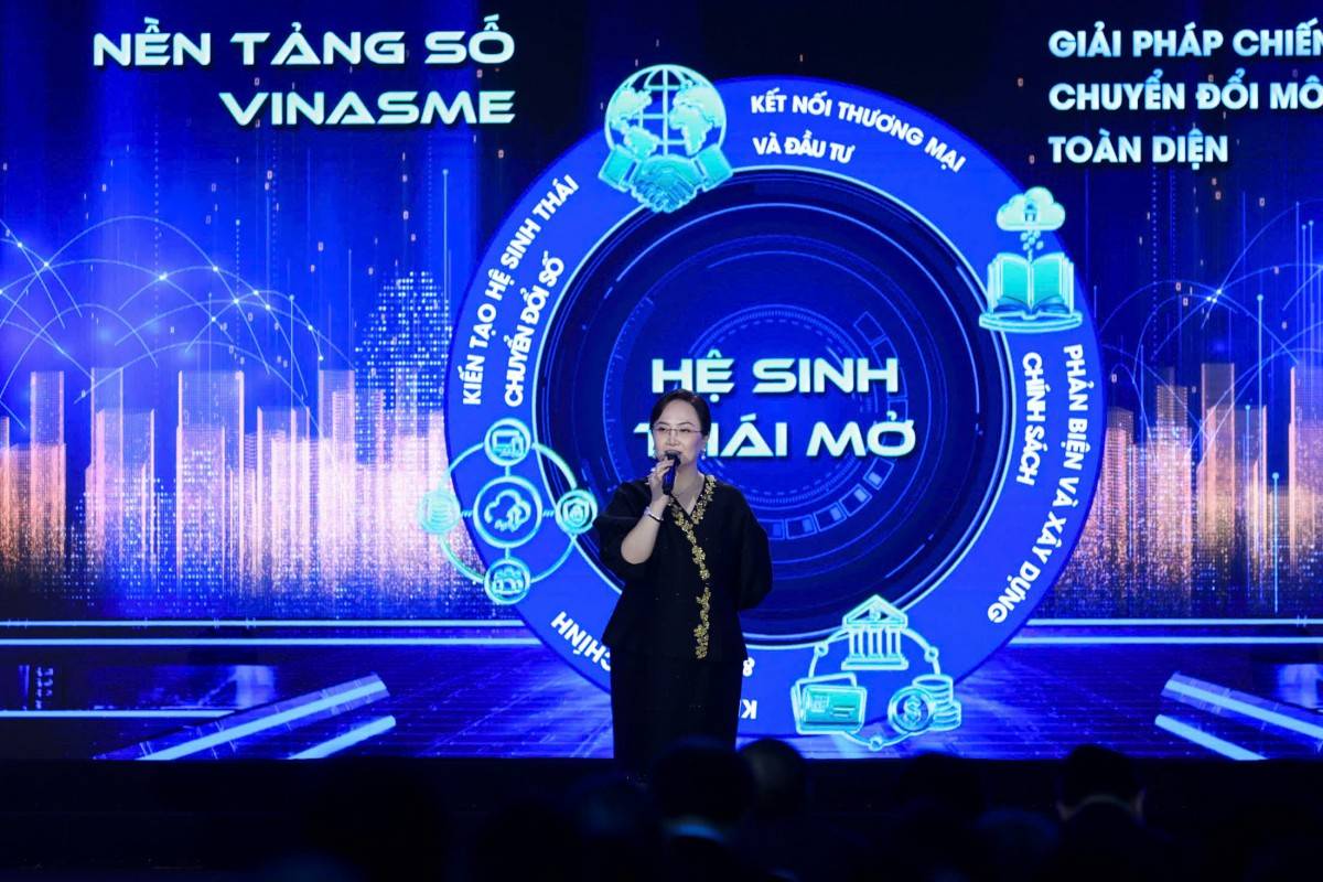 Bà Đặng Huỳnh Ức My - Phó Chủ tịch Hiệp hội Doanh nghiệp nhỏ và vừa, Chủ tịch AgriS, giới thiệu về nền tảng số VINASME.