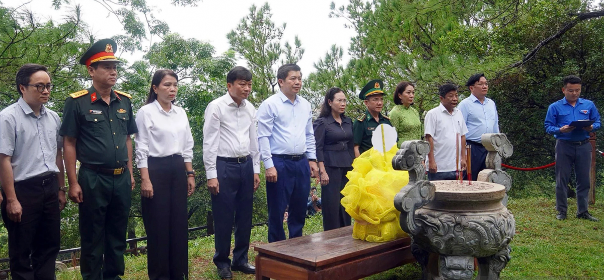 Lãnh đạo tỉnh Quảng Trị dâng hương tưởng niệm Đại tướng Võ Nguyên Giáp