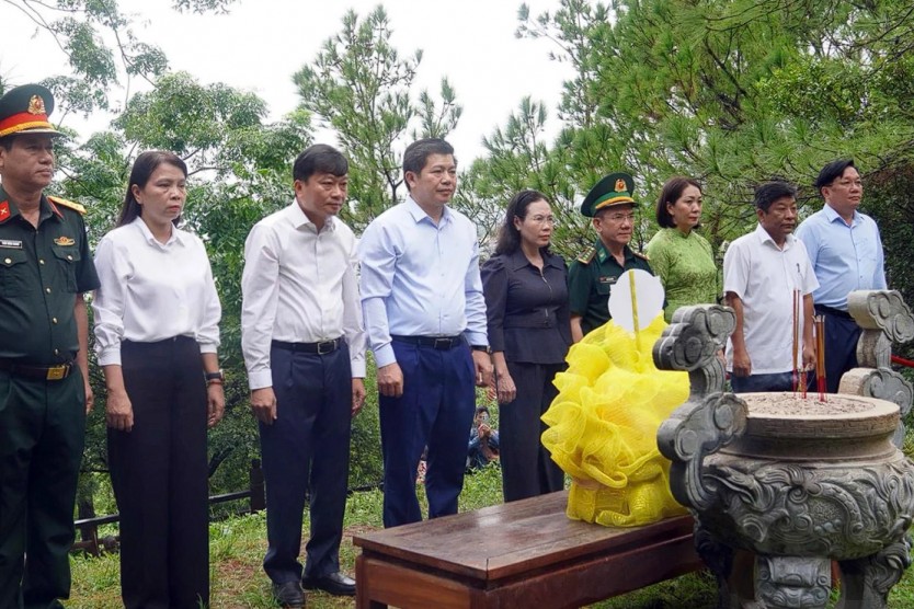 Lãnh đạo tỉnh Quảng Trị dâng hương tưởng niệm Đại tướng Võ Nguyên Giáp