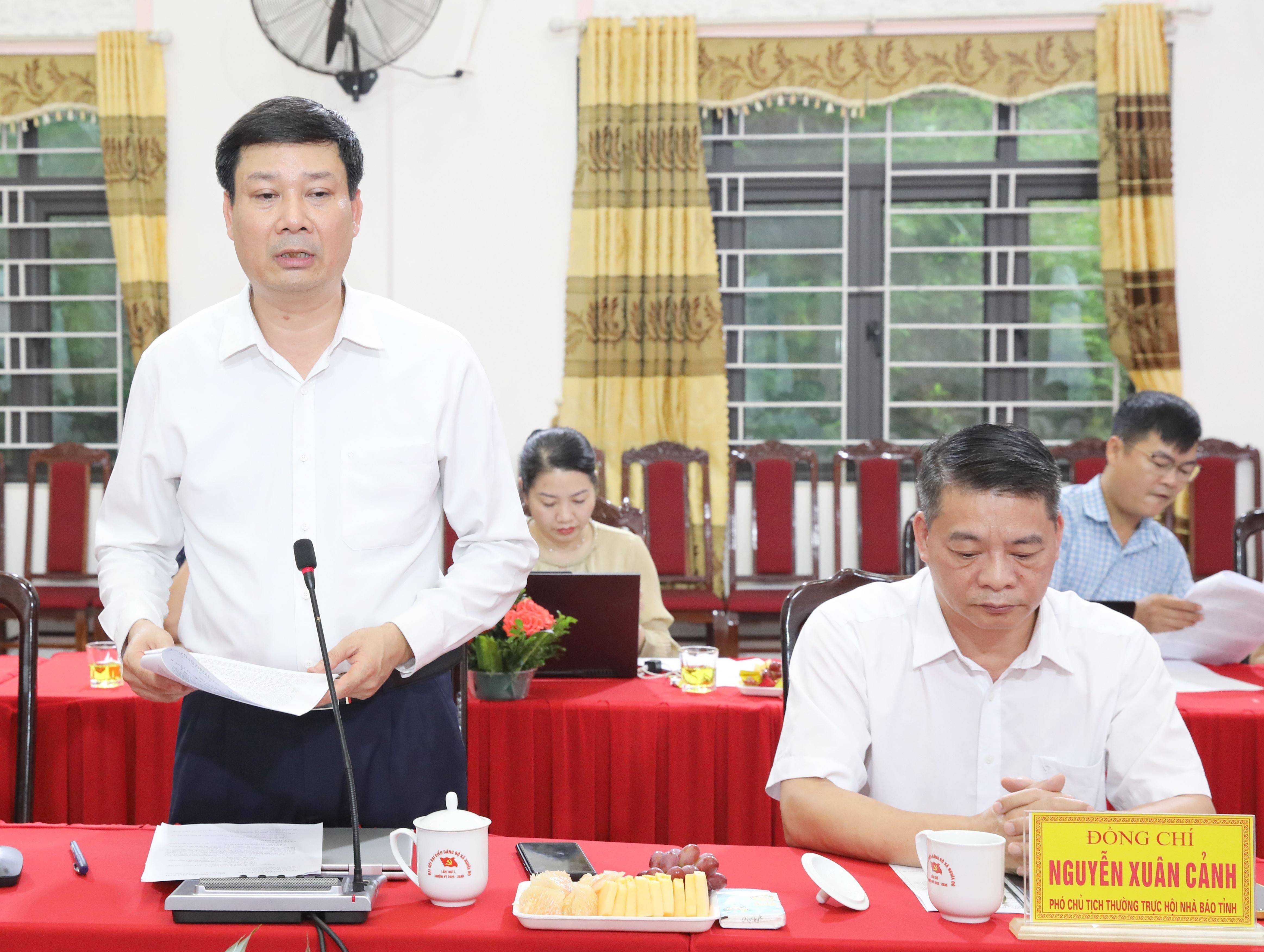 Đại diện Phòng Tuyên truyền, Báo chí - Xuất bản, Ban Tuyên giáo và Dân vận Tỉnh ủy báo cáo công tác báo chí tháng 8/2026
