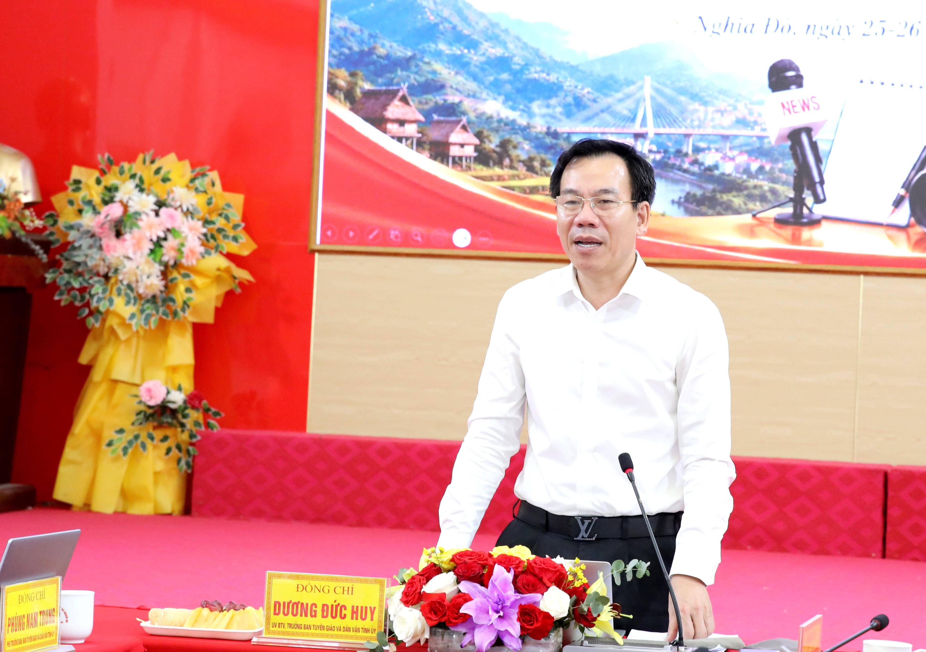 Trưởng Ban Tuyên giáo và Dân vận Tỉnh ủy Dương Đức Huy phát biểu tại Hội nghị