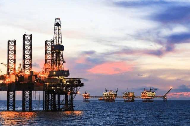Kỳ vọng nối lại hàng hải qua eo biển Hormuz kéo giá dầu giảm mạnh