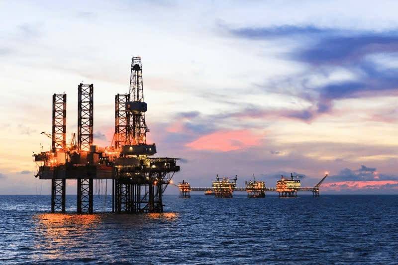 Giá dầu thế giới giảm mạnh khi rủi ro gián đoạn vận tải qua eo biển Hormuz hạ nhiệt