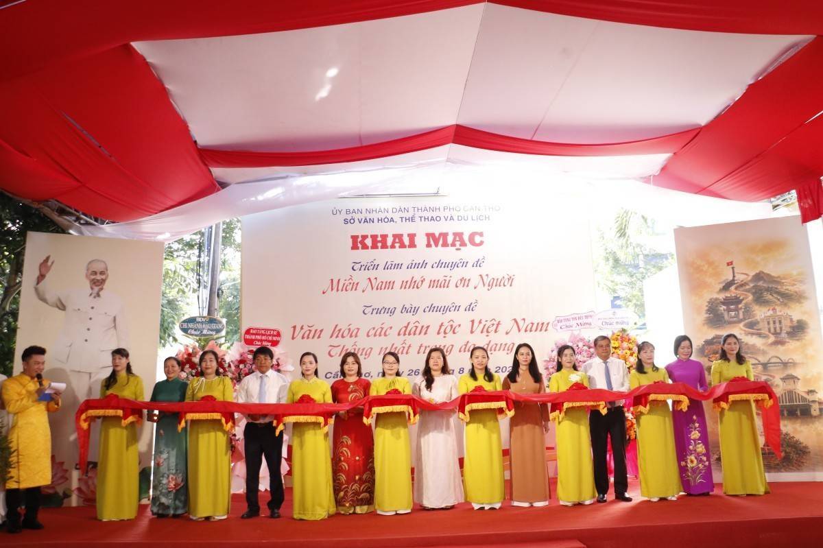 Cần Thơ triển làm ảnh về Bác và trưng bày 250 hiện vật văn hóa dân tộc