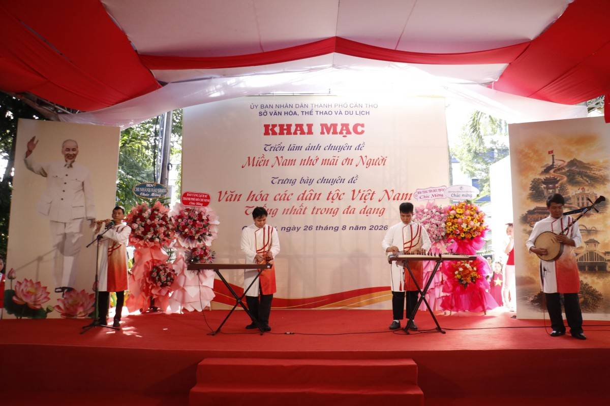 Cần Thơ triển làm ảnh về Bác và trưng bày 250 hiện vật văn hóa dân tộc