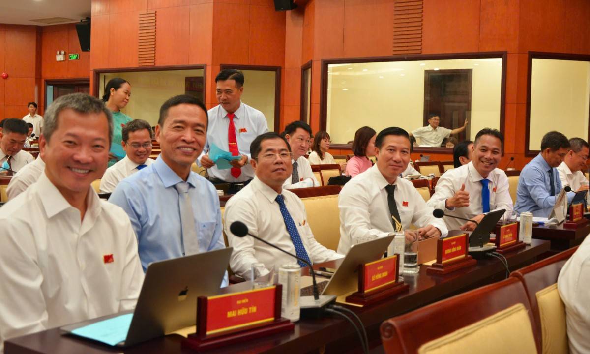 Các  đại  biểu  tham  dự  Kỳ  họp thứ 4, HĐNDTP