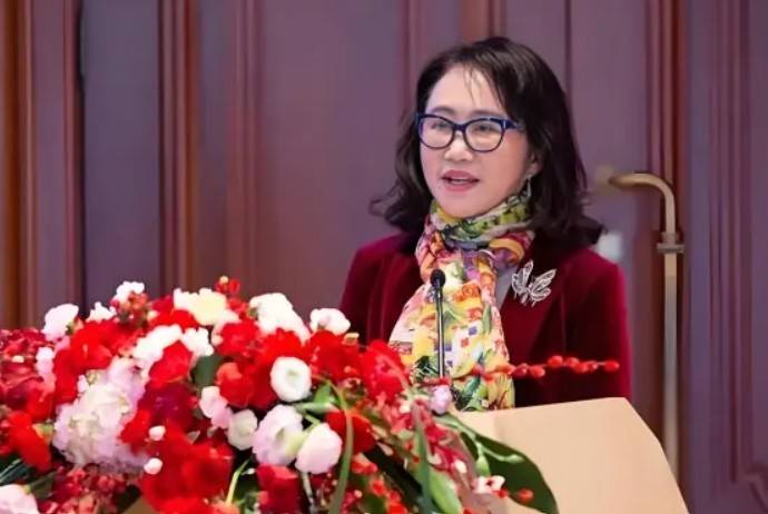 Zhou Xiaopin tại lễ trao Giải thưởng Xuất sắc về Giá thành trong lĩnh vực hoàn thiện xe.