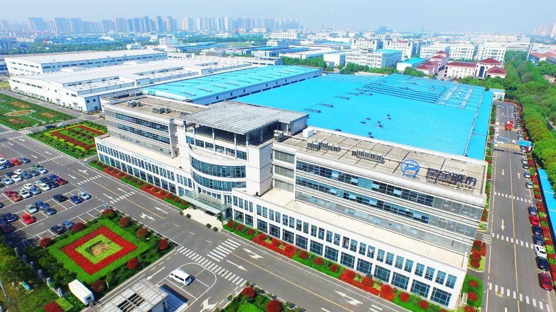 Nhà máy sản xuất thông minh của Changzhou Xingyu Automotive Lighting tại Trung Quốc, nơi Zhou Xiaoping học từng khâu sản xuất cạnh cha trước khi tiếp quản toàn bộ công ty.