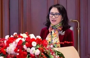 Zhou Xiaoping: Nữ doanh nhân Trung Quốc cứu công ty sau khi người cha qua đời và trở thành tỷ phú