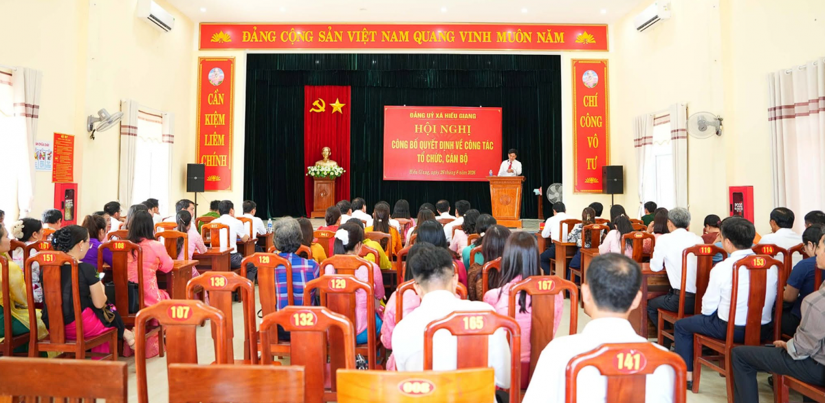 Quảng Trị: Xã Hiếu Giang công bố các quyết định kiện toàn tổ chức, cán bộ sau sắp xếp