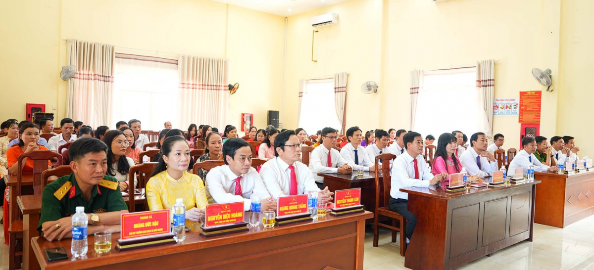 Quảng Trị: Xã Hiếu Giang công bố các quyết định kiện toàn tổ chức, cán bộ sau sắp xếp